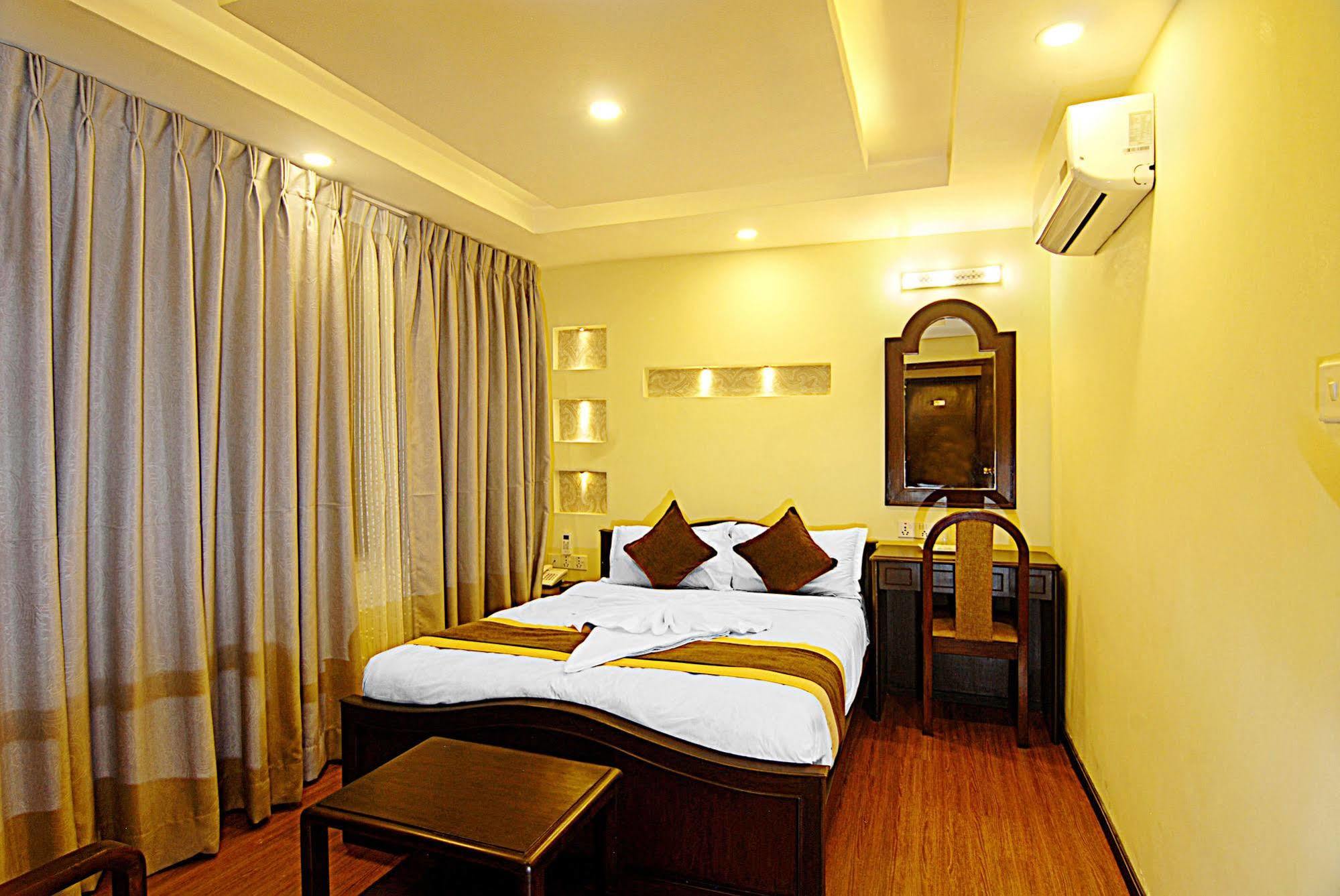 Kathmandu Grand Hotel Extérieur photo