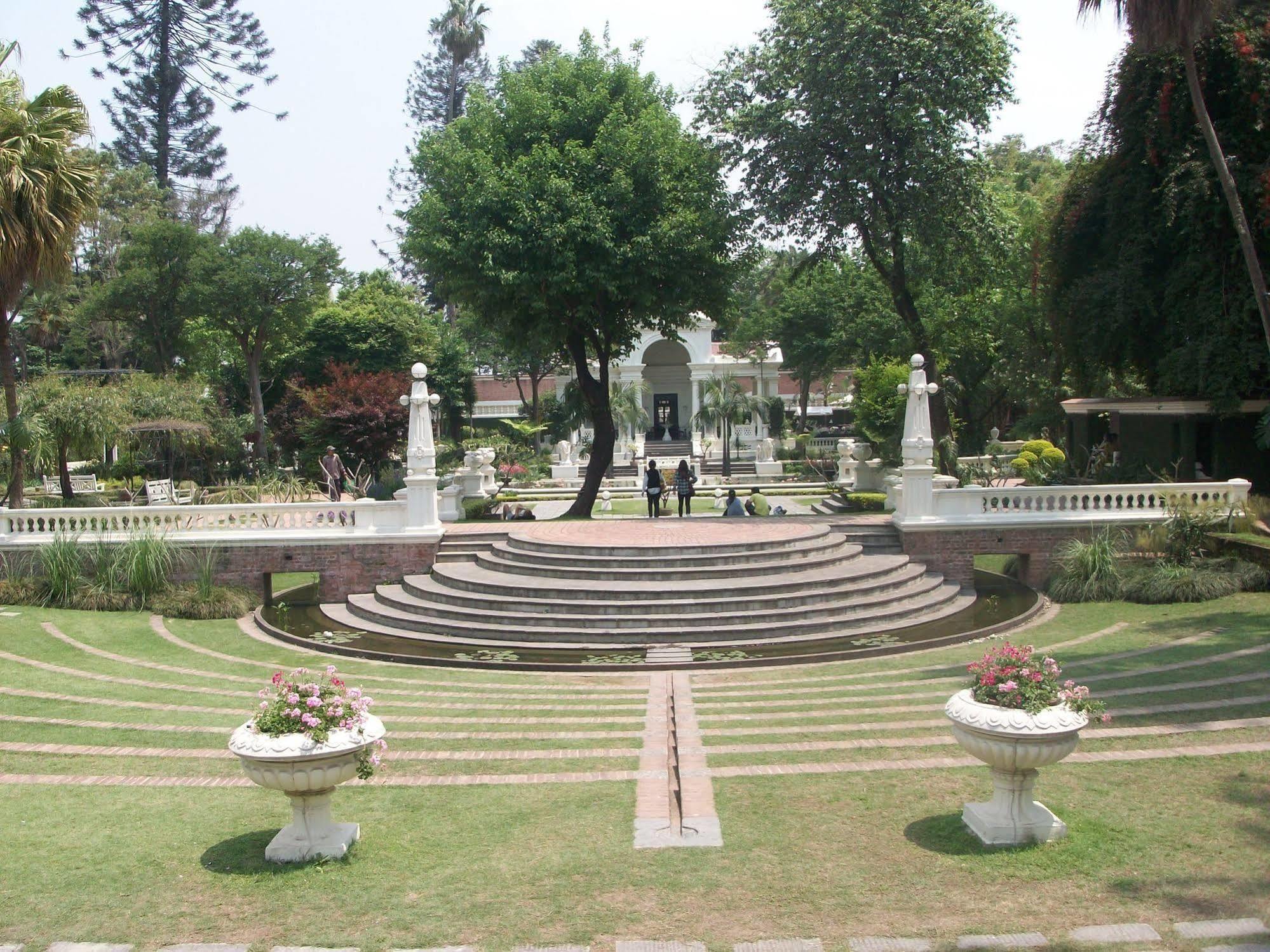 Kathmandu Grand Hotel Extérieur photo