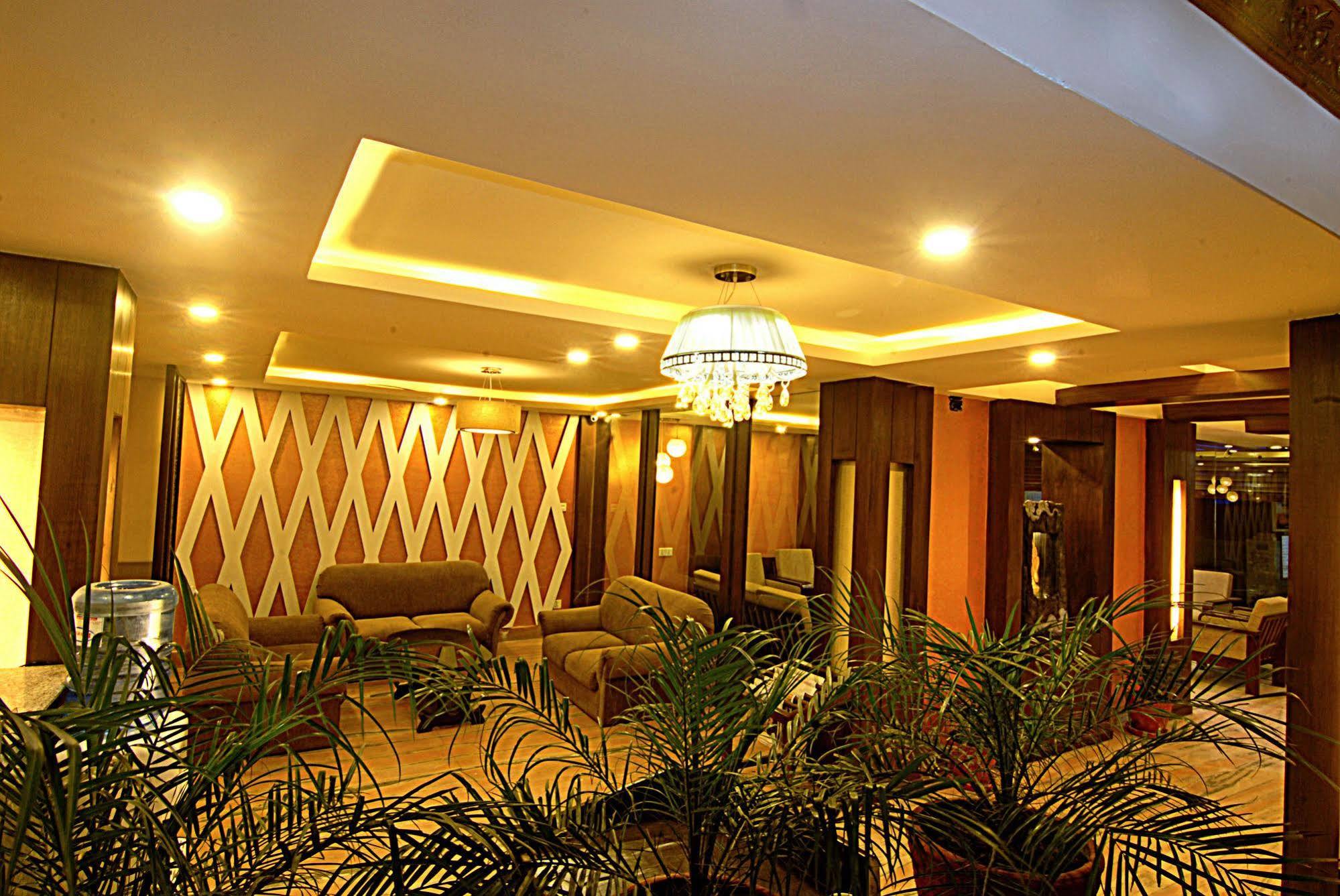 Kathmandu Grand Hotel Extérieur photo