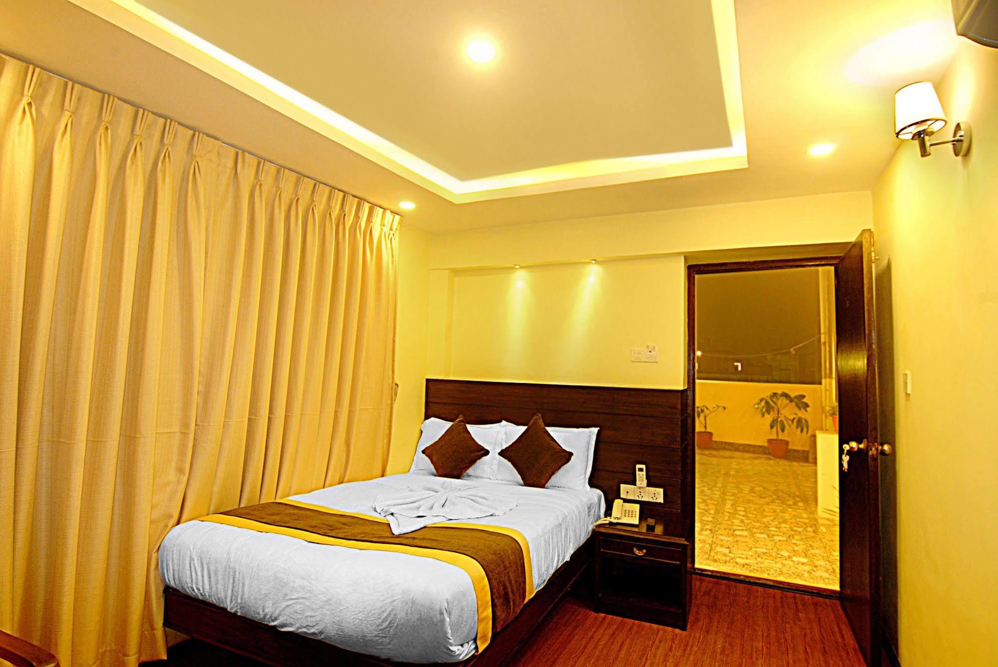 Kathmandu Grand Hotel Extérieur photo