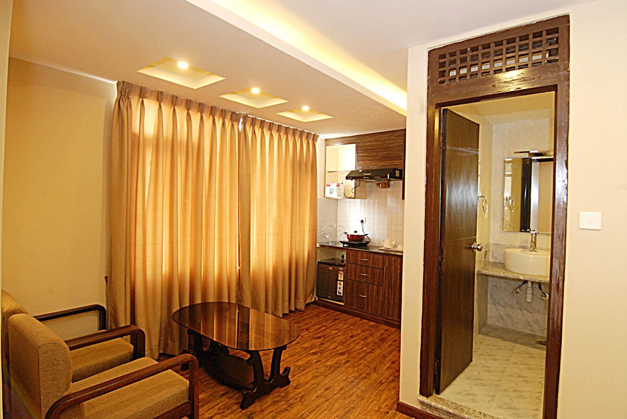 Kathmandu Grand Hotel Extérieur photo