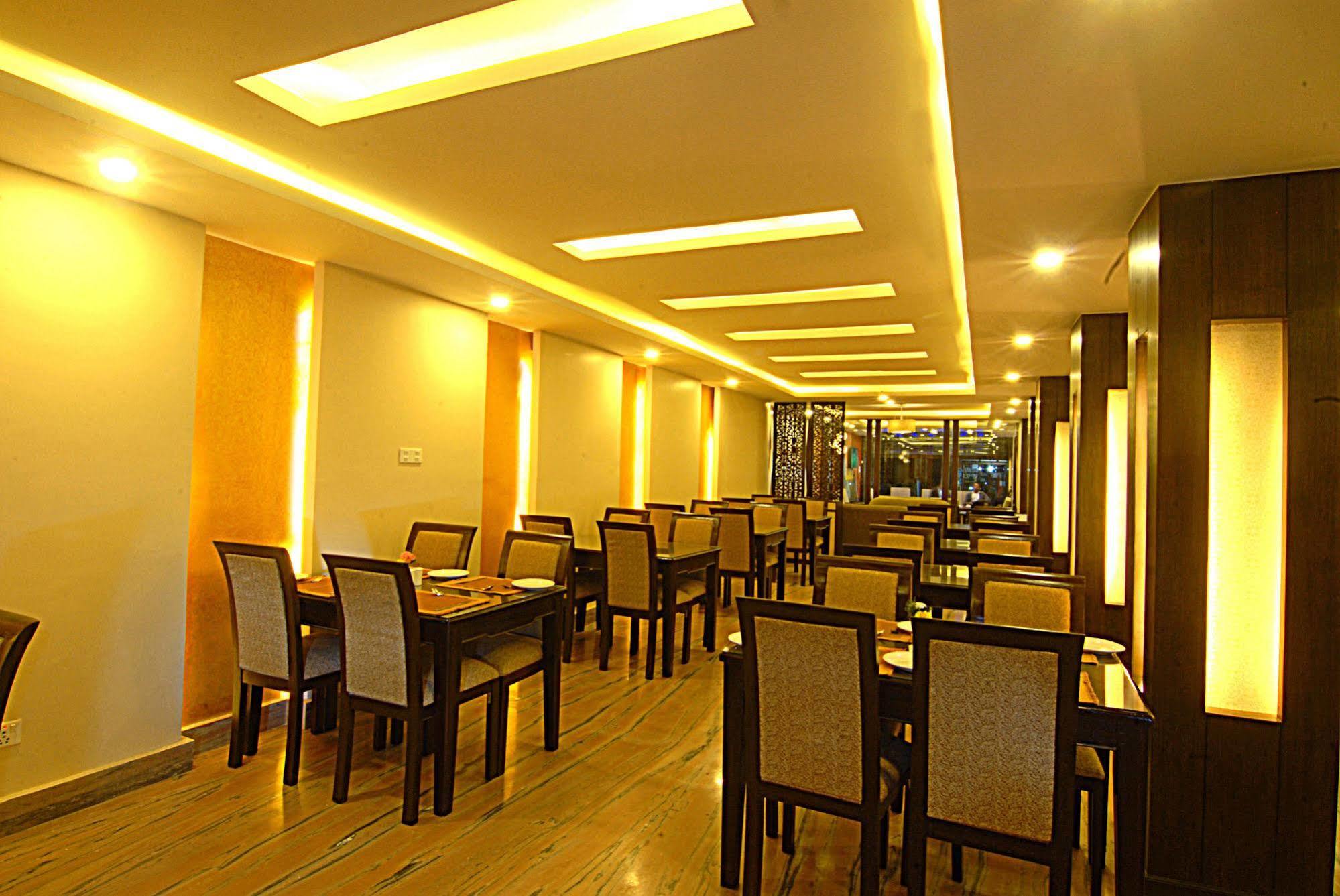Kathmandu Grand Hotel Extérieur photo